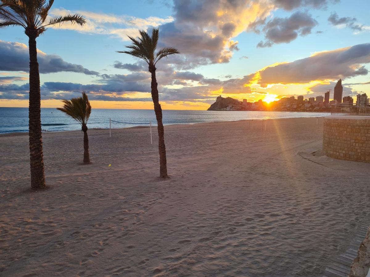 Sunny Morning Of Costa Blanca - Sunset Waves Benidorm Apartman Kültér fotó
